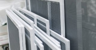 Москитные сетки на пластиковые окна Алексеевка купить по цене от 950 руб.